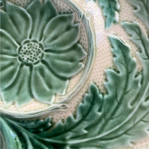 1930's French Artichoke
Plate by Gien. - Picture 9 of 12